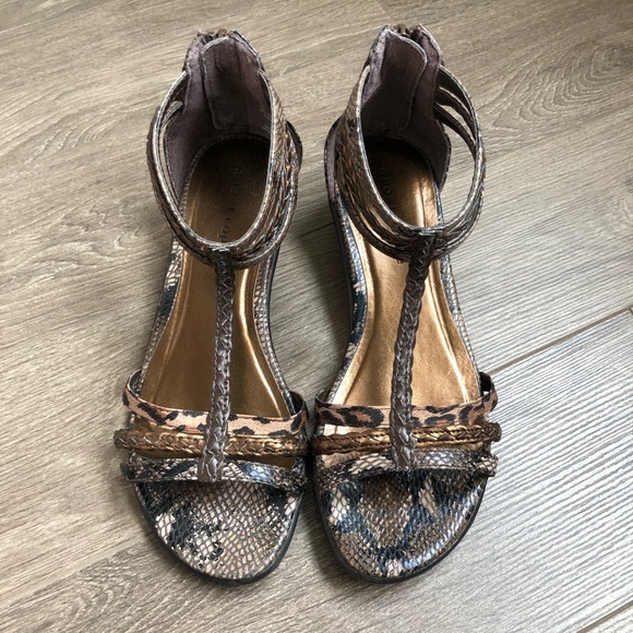 Apostrophe Sandals - Picture 2 of 8